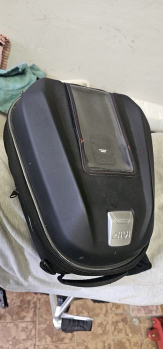 Чанта за резервоар Givi.