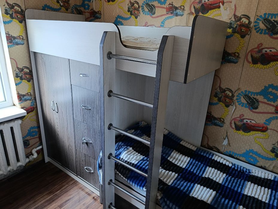 Двухъярусная детская кровать