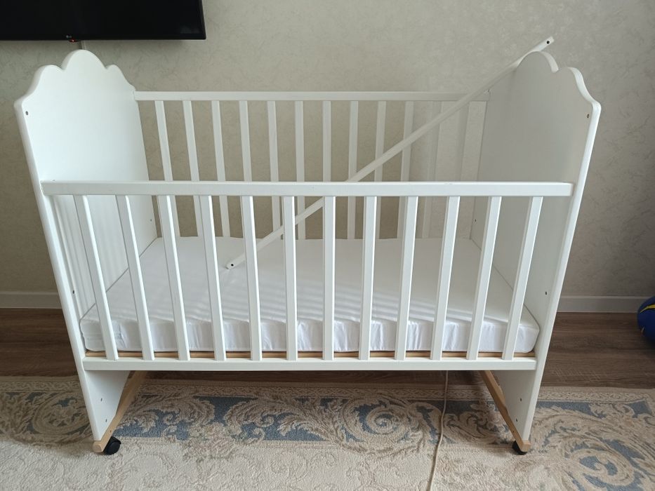 Продам детскую кровать с матрасом