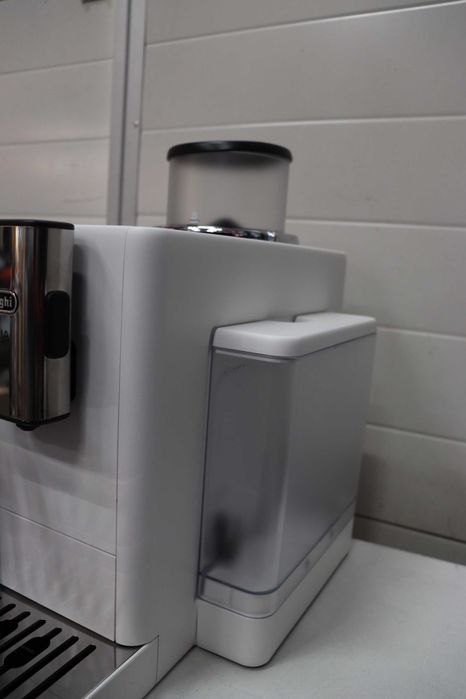 Кафеавтомат Delonghi Rivelia EXAM440.55.W 1450W, LatteCrema Hot, 19bar