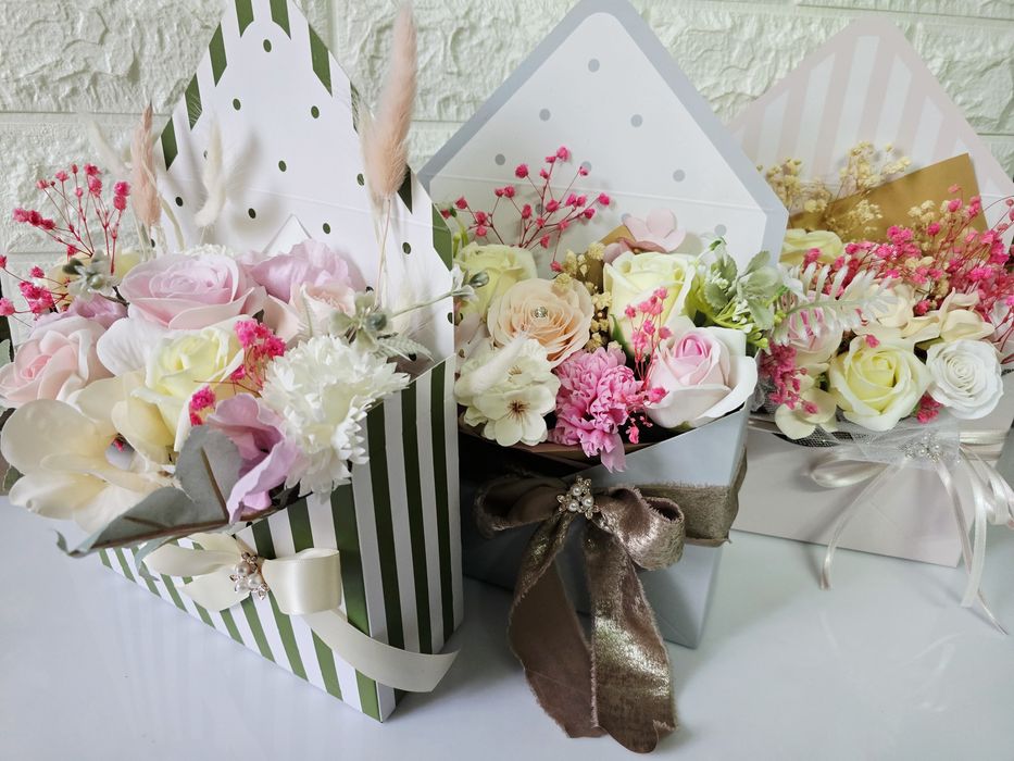 Сапунени рози и цветя в кутия или торбичка