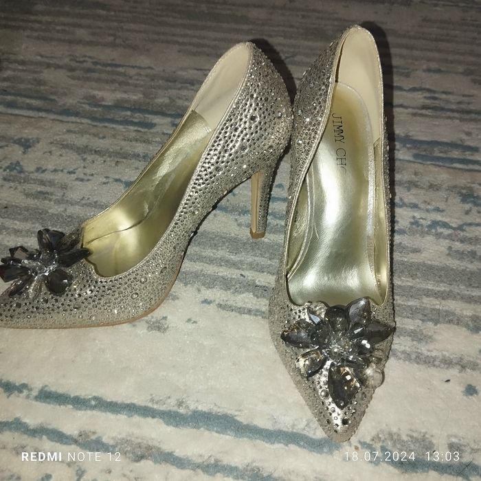 Продам туфли ,кроссы 37 рр барлыгы.