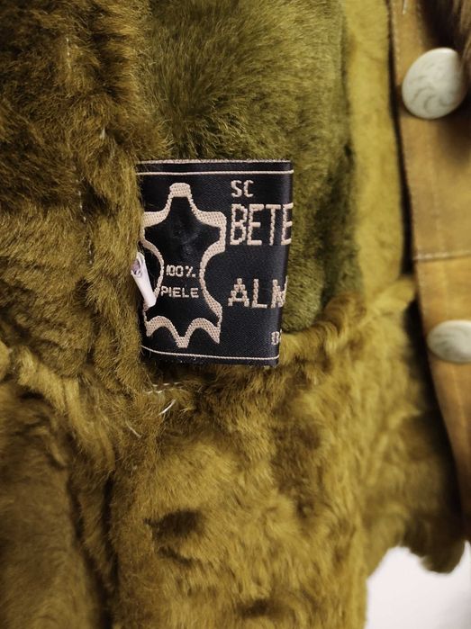 Haina scurta din blana de oaie, cu guler de dama