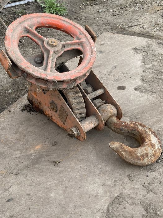 Тали , крюки . Продам