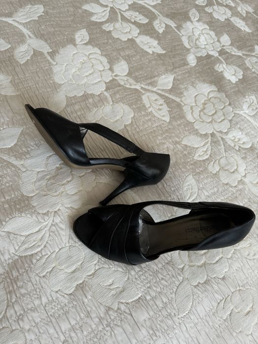 Продвм босоножки , одеты 3 раза