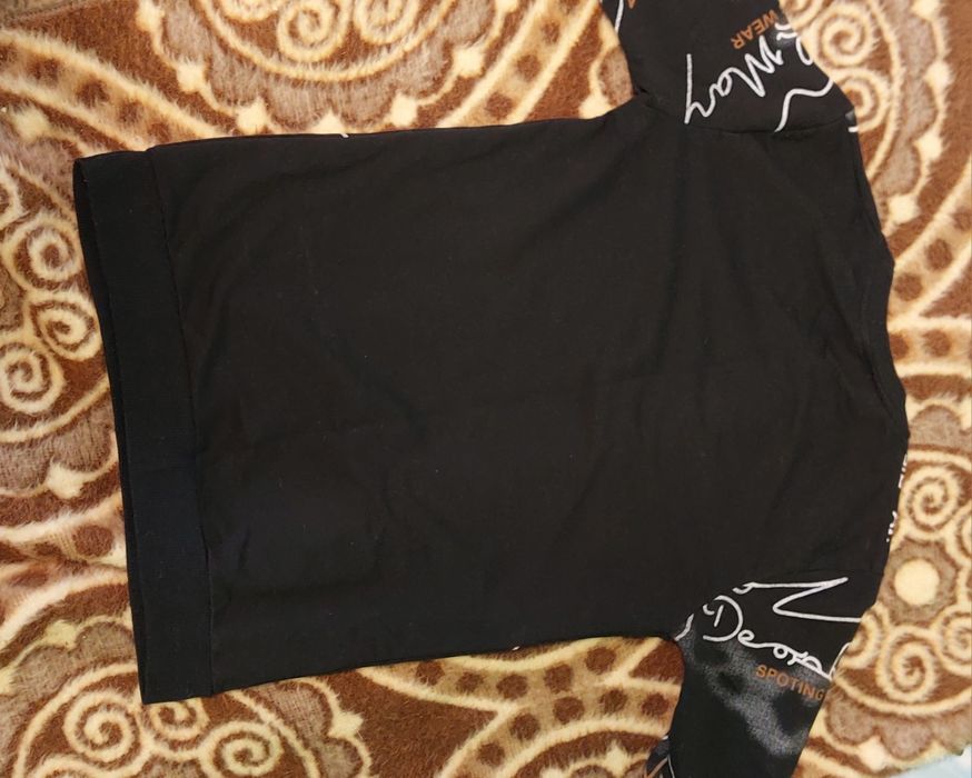 Черна тениска с дълъг ръкав