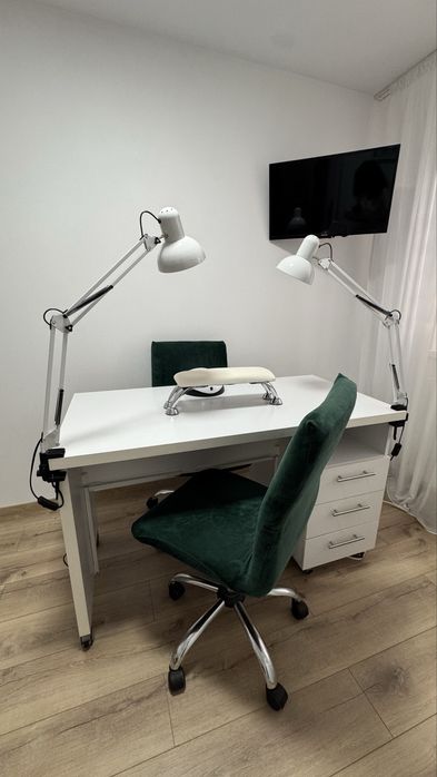 Vând mobilier manichiura