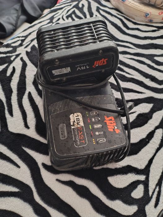 Încărcător spit plus acumulator 5 ah 18v