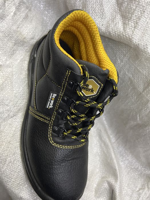 Рабочие ботинки.