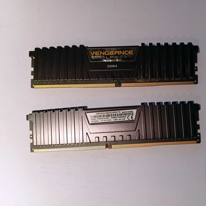 Vand Memorie Corsair Vengeance LPX 8GB (2x4GB) DIMM, DDR4, 2400 MHz, CL 16, 1.2V -stare foarte buna