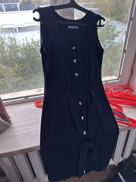 Платья, рубашки каждая по 2000 тг