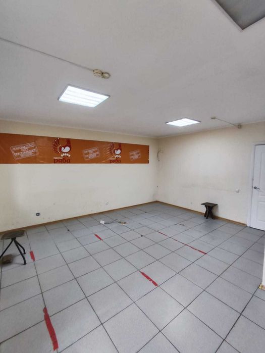 Напротив ТД Бакалея, 42 кв.м.