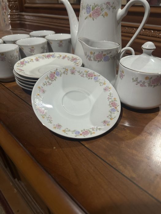 Фарфоровая чайный сервис