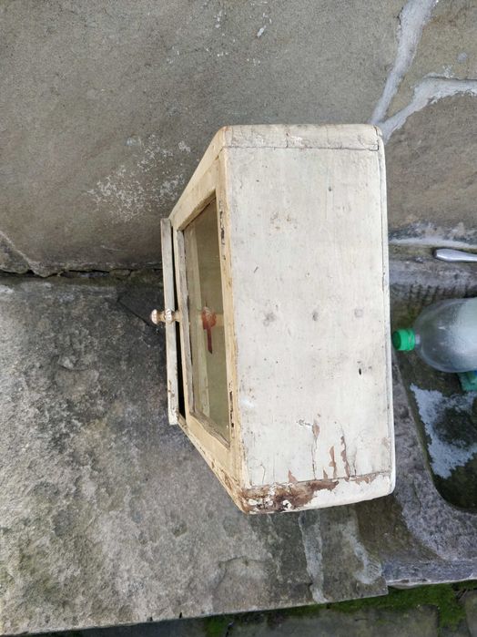 Старинна аптечка в добро състояние