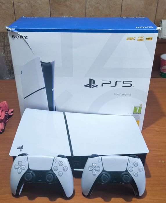 PlayStation 5 (PS5) Slim,  Disk Edition 1TB + 2 Controlere DualSense + Cutie