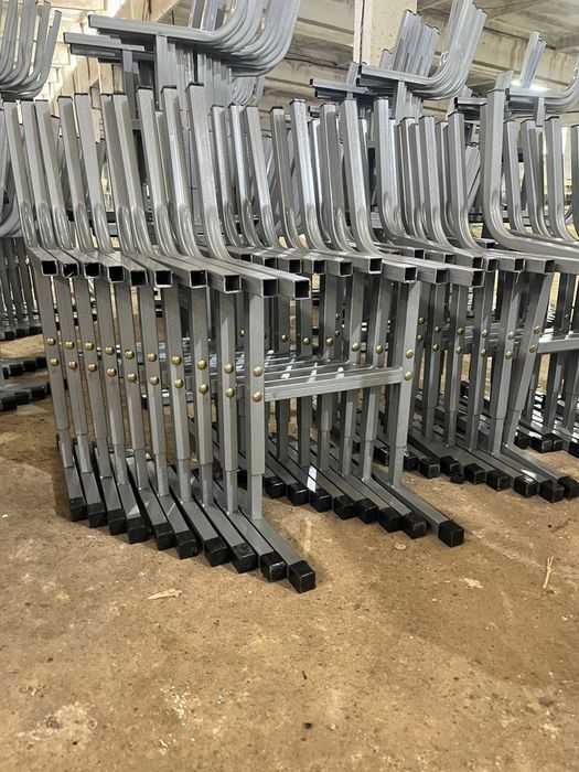 Школьная парта в комплекте со стульями, новая