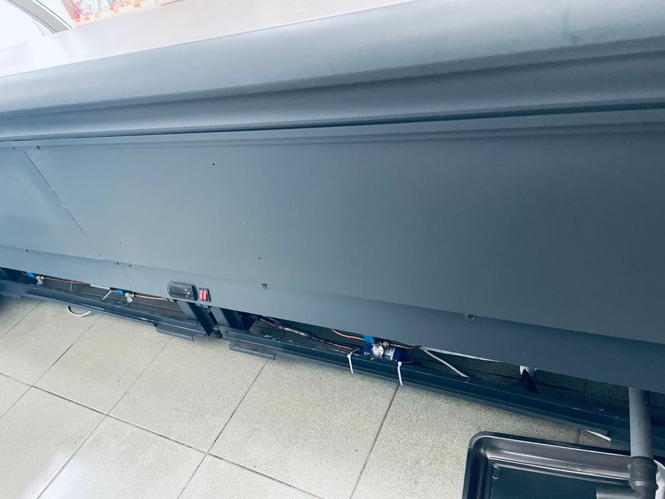 Хладилна витрина 4м