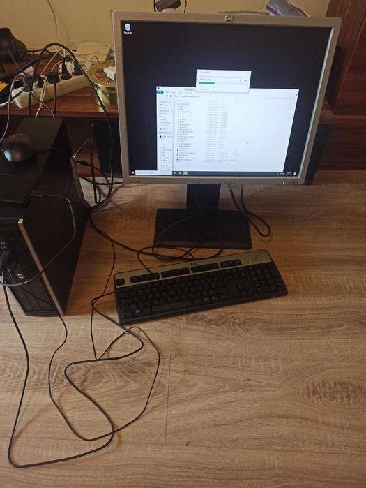 Настолен компютър HP Compaq 6005 Pro Small + Монитор HP LP2065