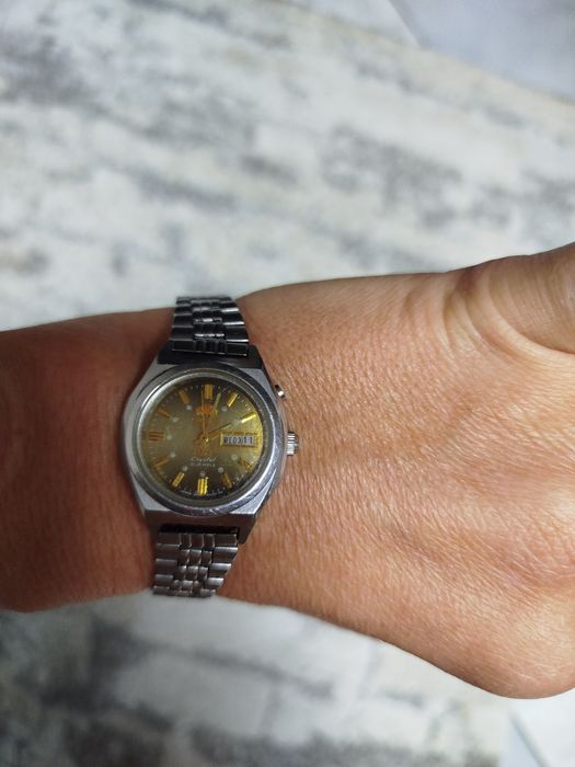 Дамски часовник Ориент кристъл 100лв