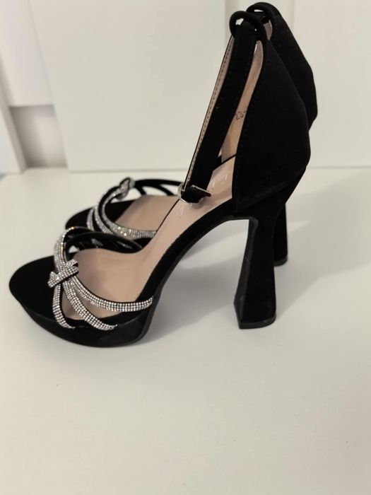 Pantofi eleganți cu toc mărimea 37