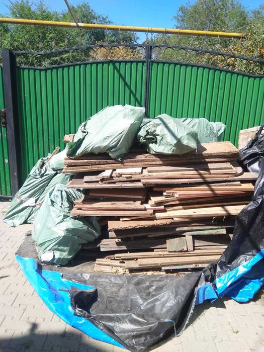 Продам дрова и доски больше 2 кубов