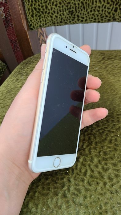 Продам Iphone 8 gold