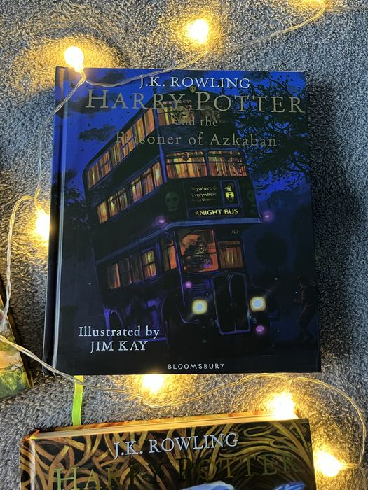 Книги Гарри Поттер с иллюстрациями