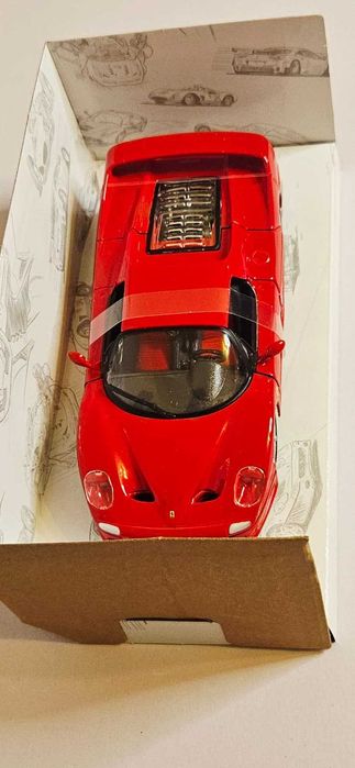 Macheta Bburago Ferrari R & P F50, 1:24