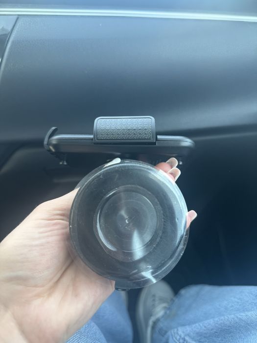Чисто нова стойка за телефон за кола