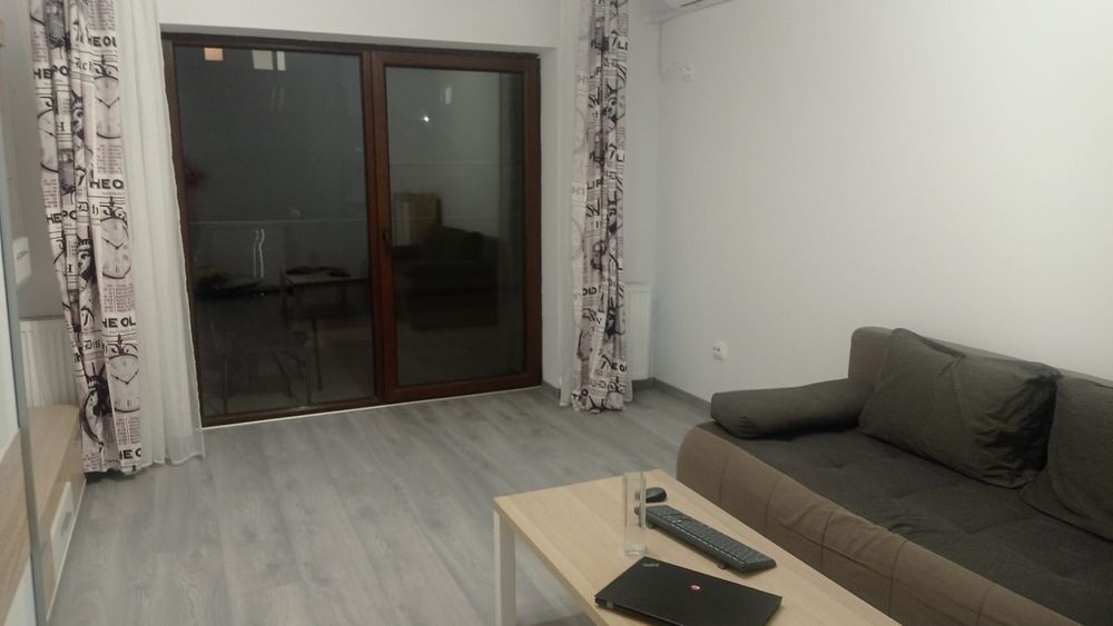 Închiriez apartament