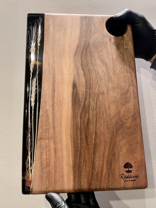 Platouri premium din lemn de nuc cu inserții de rășină