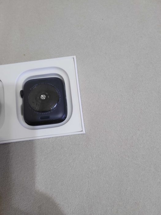 Apple Watch SE 2  44mm  с 6 месеца остатъчна гаранция