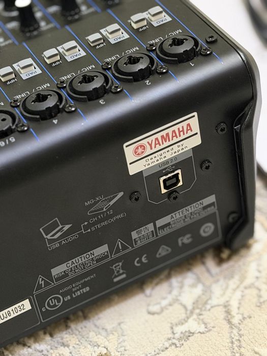 Микшерный пульт Ямаха