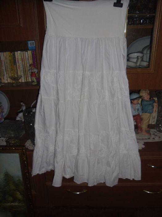 fusta alba subtire cu bluza