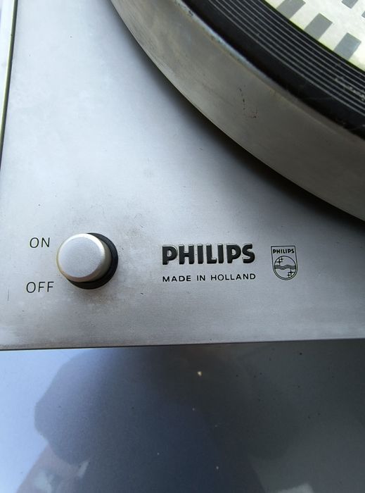 Грамофон и усилвател Philips, ретро