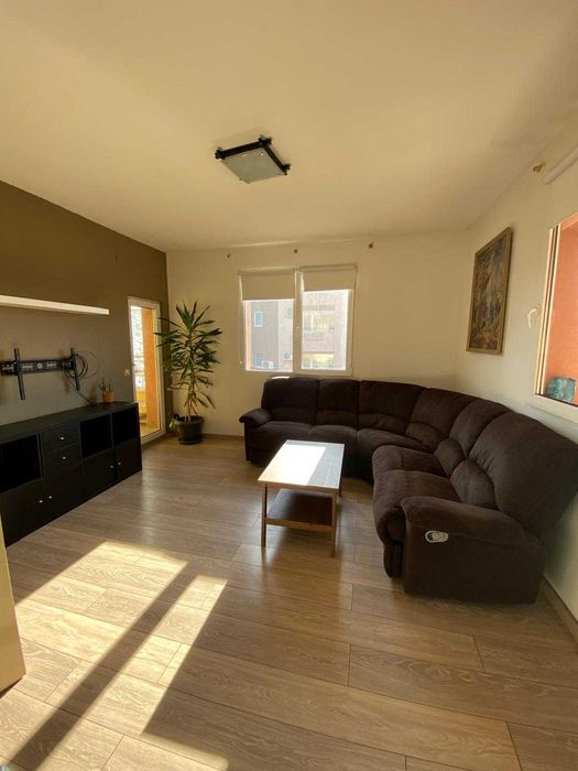 Собственик дава под наем етаж от къща в София