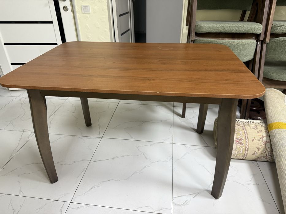 Срочно продается стол стулья