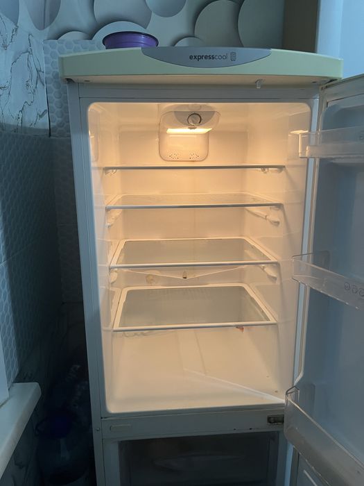 Продам холодильник рабочий.