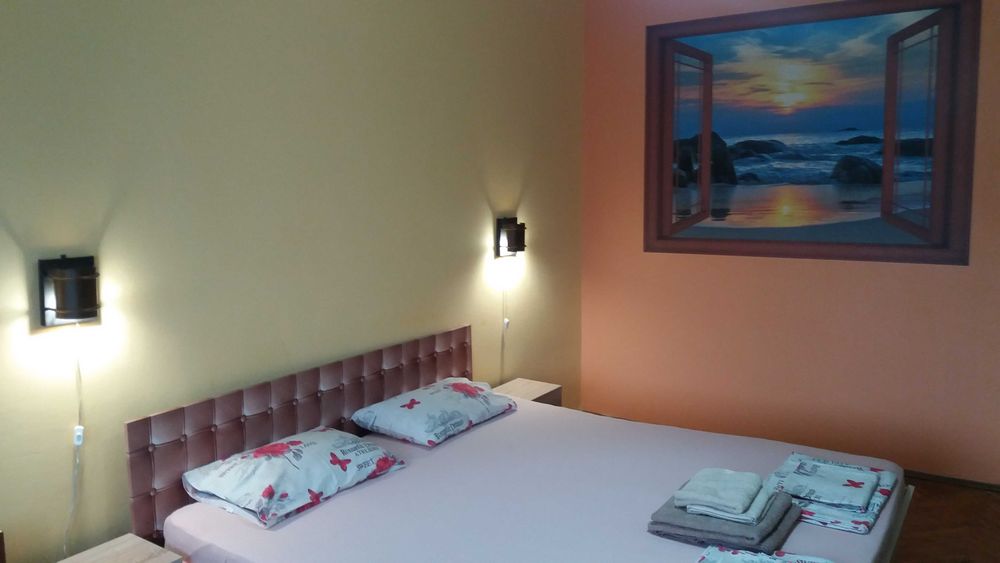 Дава се под наем Двустаен апартамент в Бургас, Лазур - 70 кв.м за 433.5 € - Снимка #3