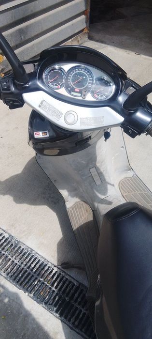 Скутер Aprilia Leonardo