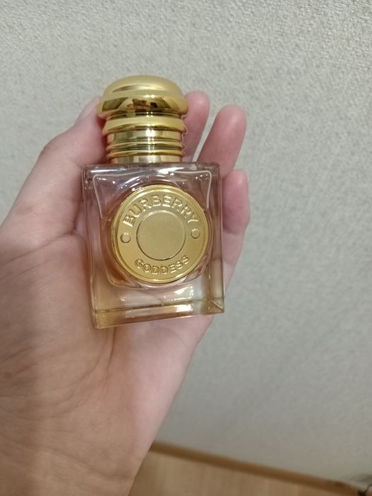 Burberry Goddess — почти новый цена 25000