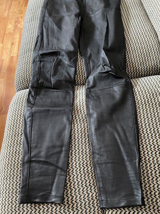 Pantaloni de piele nappa mulati Massimo Dutti S
