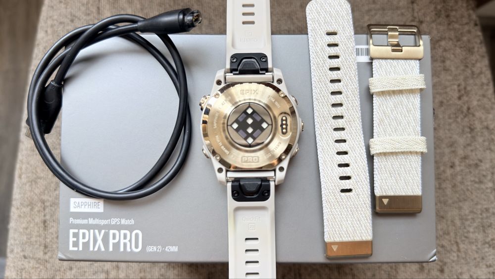 Garmin epix Pro (Gen 2) Sapphire Edition, 42 мм, Soft Gold.