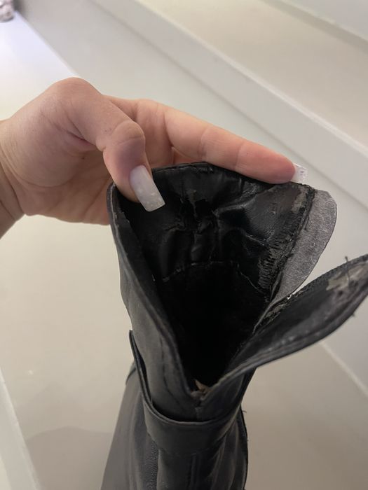 Botine negre din piele