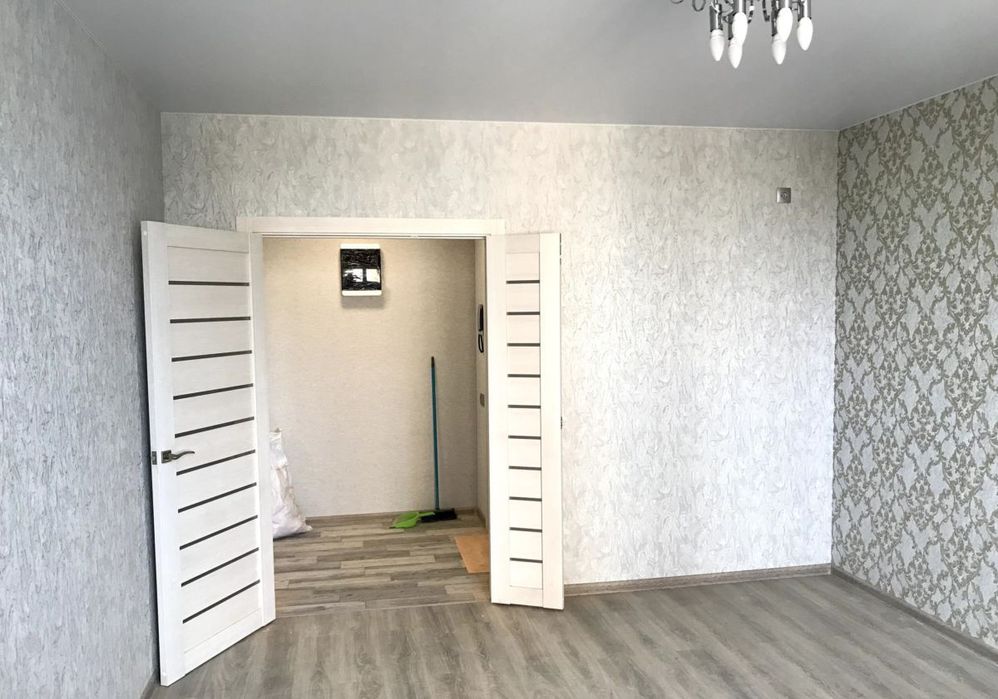 Поклейка обоев метражных