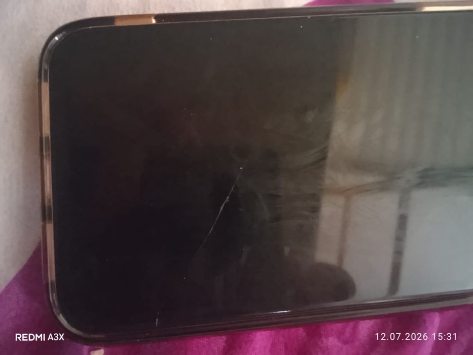 Продам айфон 11 есть трещена
