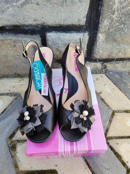 Vând sandale dama noi nr 39