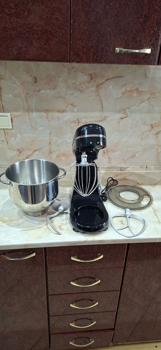 Планетарен миксер тестомесачка