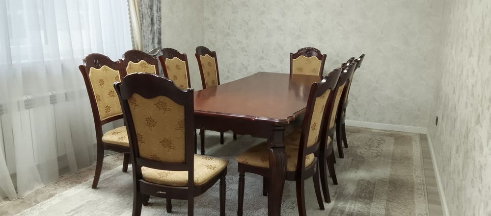 Срочно продам стол и 10стульев