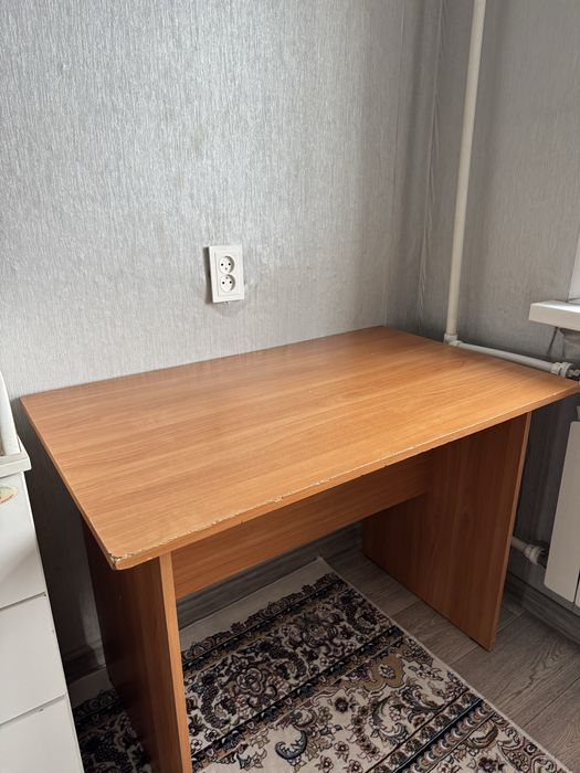 Учебный столик в отличном состоянии!